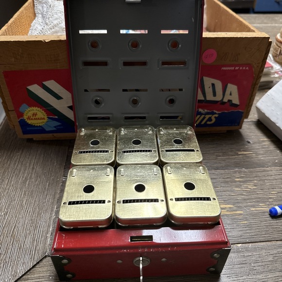 Vintage Home Budget Bank Red Metal Savings Bank TUDOR METAL PRODUCTS With Key - Picture 2 of 4